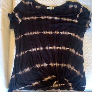 Black and Tan tie die t-shirt with bottom twist tie